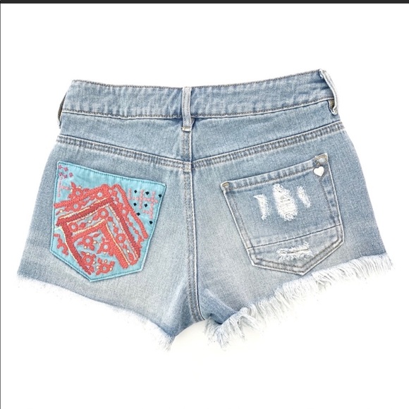 🎂Kendall & Kylie Embroidered Back Pocket Shorts - Picture 5 of 7